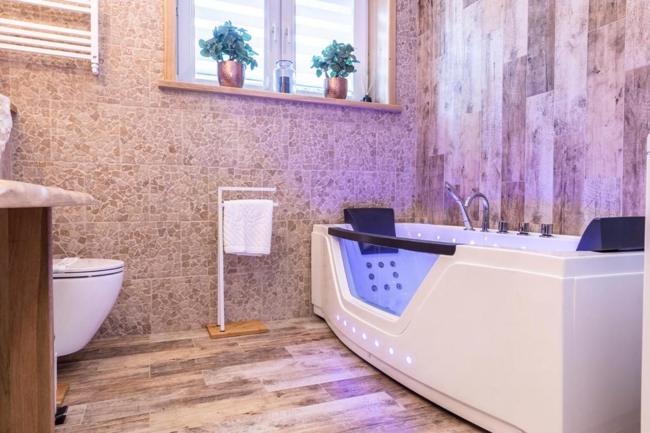 Bunia W Zakopanem Z Jacuzzi Apartment Luaran gambar