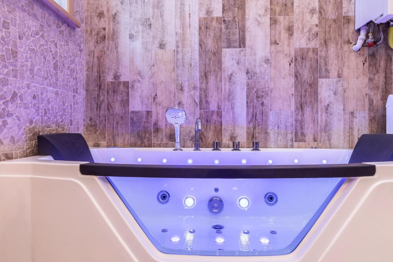 Bunia W Zakopanem Z Jacuzzi Apartment Luaran gambar