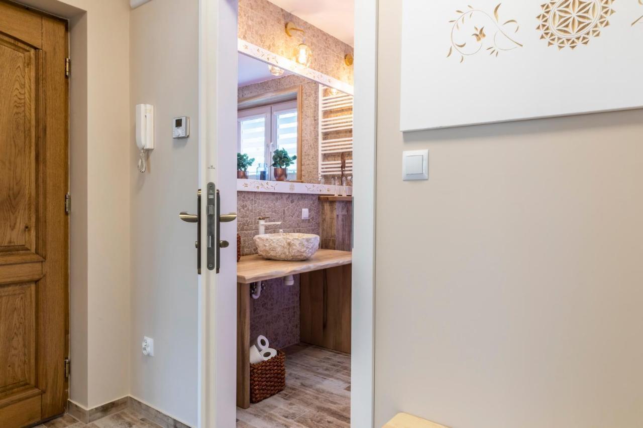 Bunia W Zakopanem Z Jacuzzi Apartment Luaran gambar