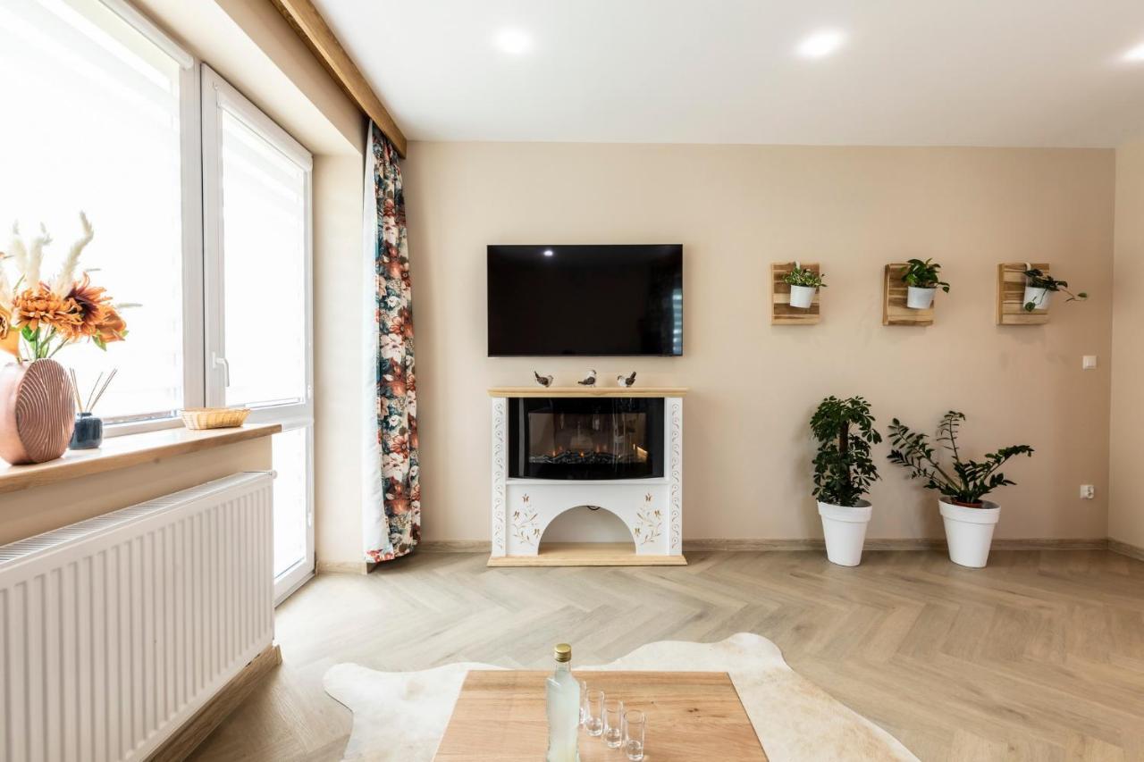 Bunia W Zakopanem Z Jacuzzi Apartment Luaran gambar