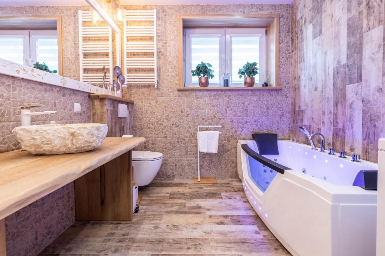 Bunia W Zakopanem Z Jacuzzi Apartment Luaran gambar